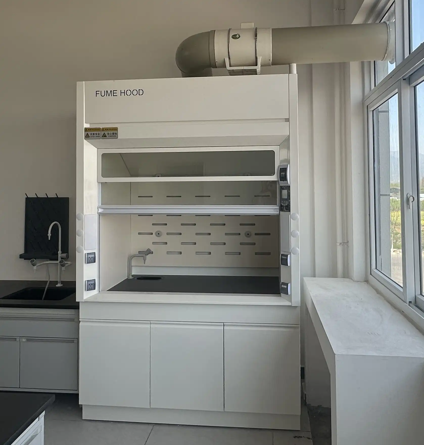 Fume hood fan installation Fume hood fan installation