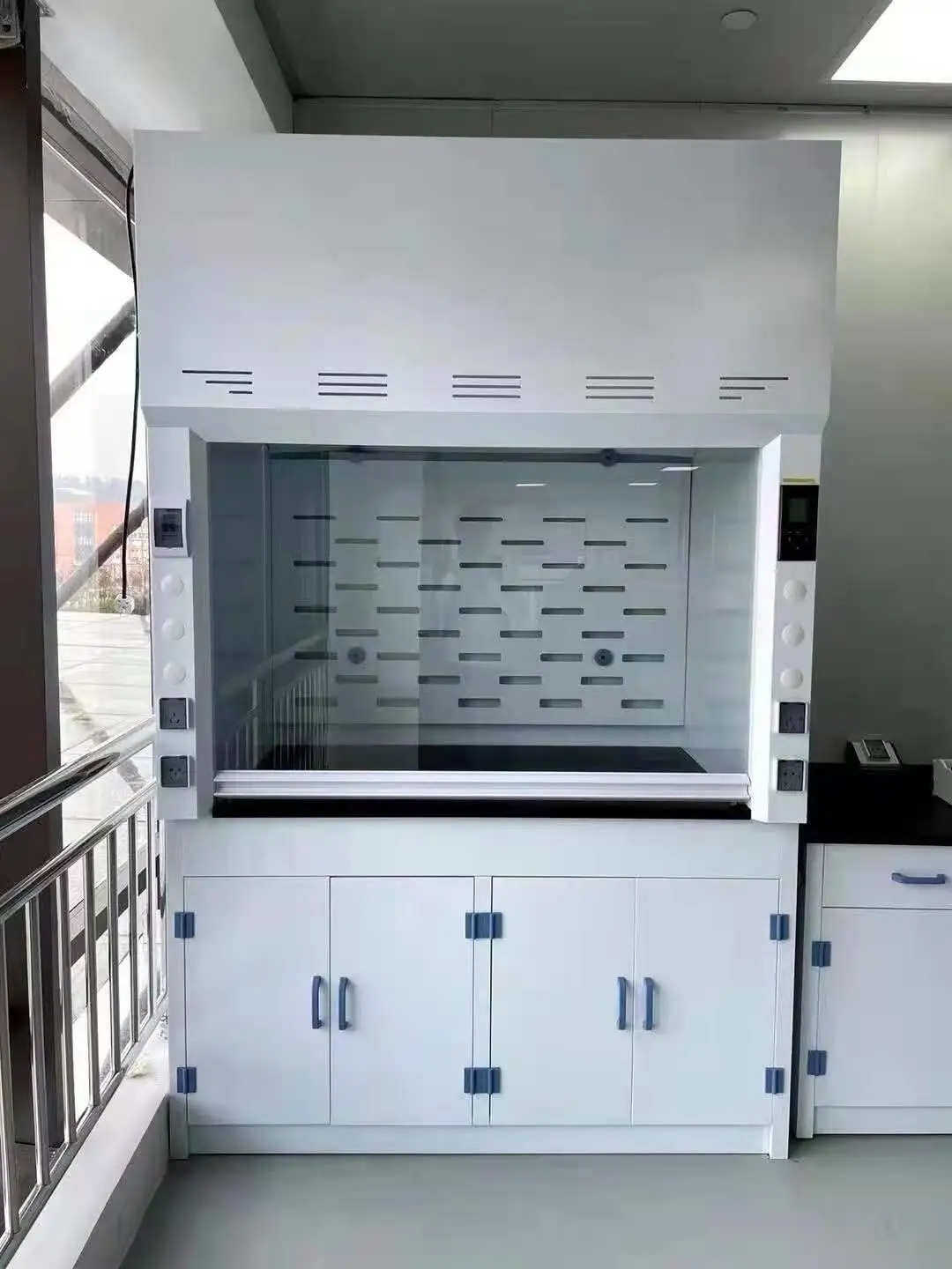 Ducted fume hood Ducted fume hood